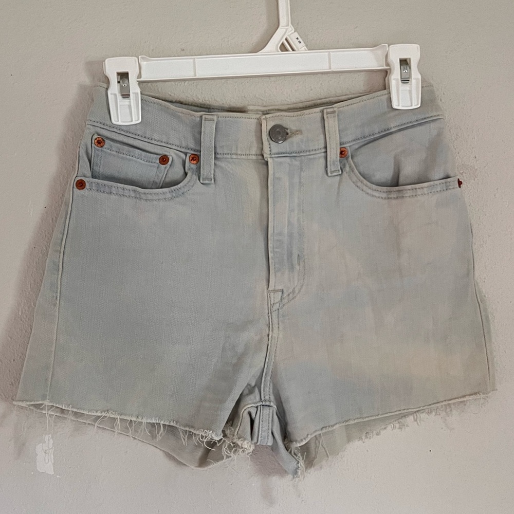Semi distressed Light Levi’s Shorts High waisted size 27